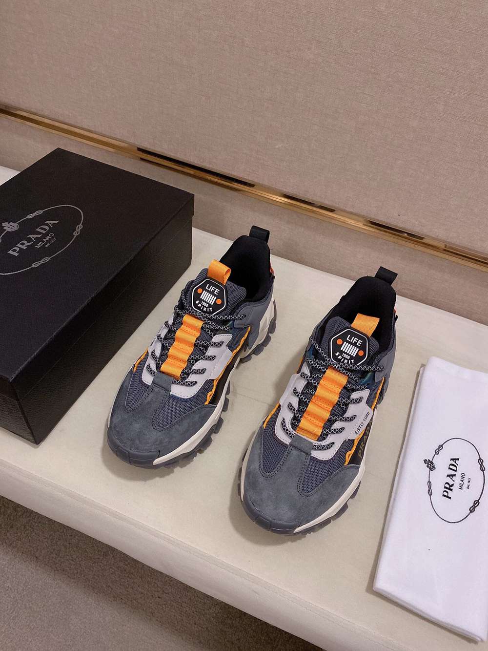 P*rada SNEAKER